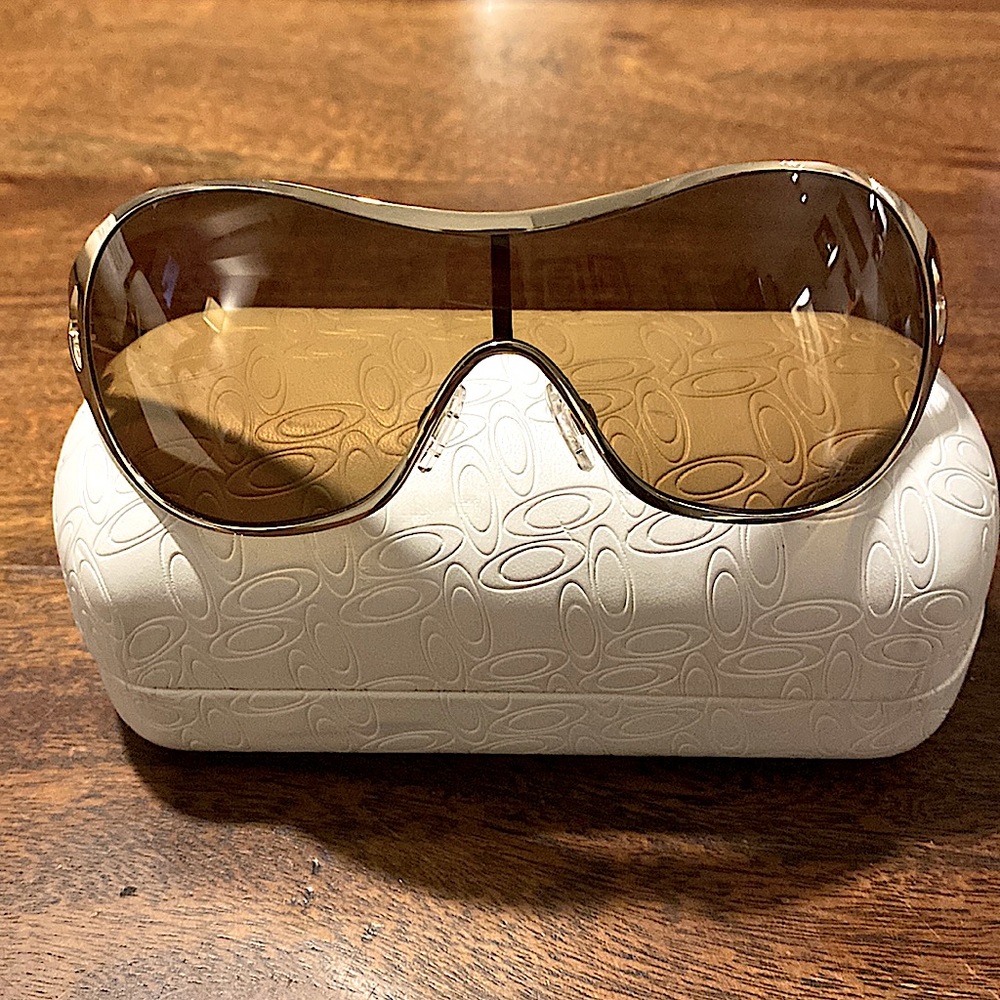 Woman’s Oakley Polarized Deception Sunglasses